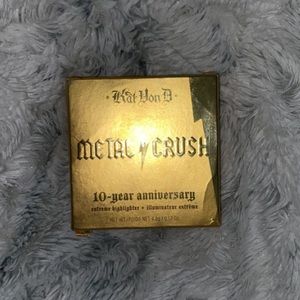 KAT VON D 10th -anniversary highlighter ! 💕💕